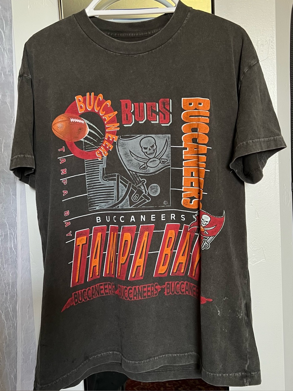 NFL Abercrombie & Fitch Black Tampa Bay Buccaneers Graphic Tee
